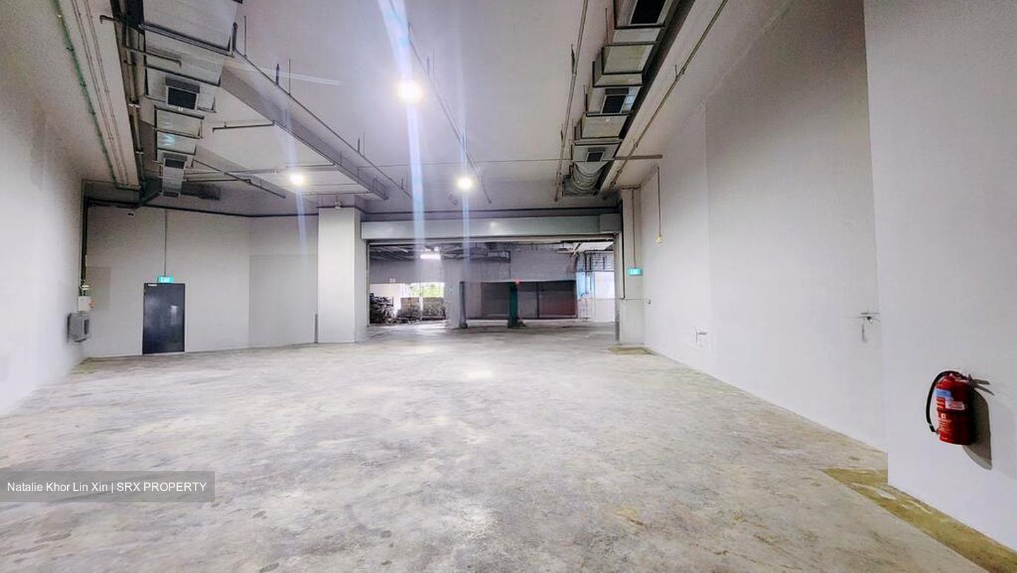 Carros Centre (D25), Factory #495822071